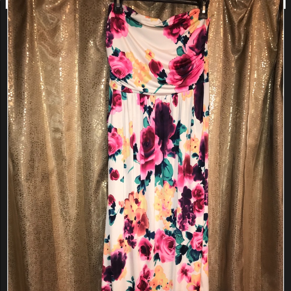 Adorable maxi dress 💗